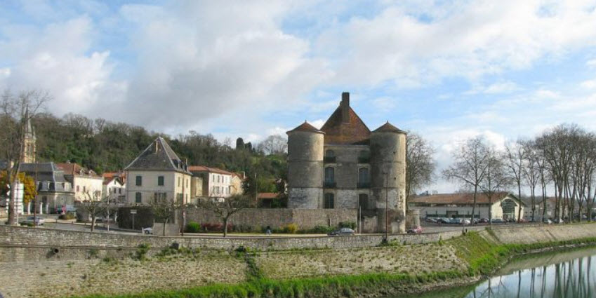Château des duc Montréal, France